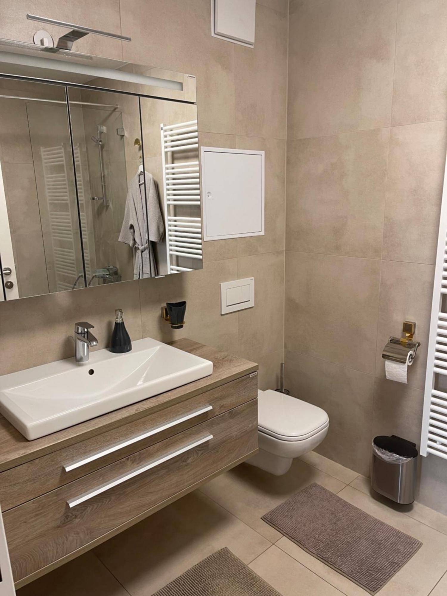 Amazing Austria Center Apartment Near Uno City Wiedeń Zewnętrze zdjęcie